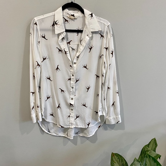 Jane and Delancey Tops Jane And Delaney Giraffe Button Down Blouse